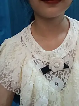 Snapshot of -Hena- chatting on 05/15/26, 12:28 -Hena- online show from 05/15/26, 12:28