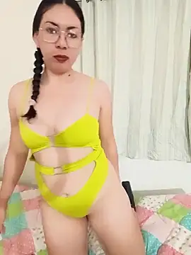 Mia essence online show from 05/29/26, 02:48