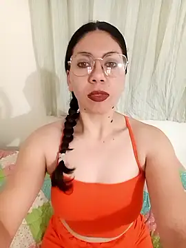 Mia essence online show from 06/05/26, 11:38