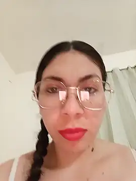 Mia essence online show from 06/18/26, 10:47