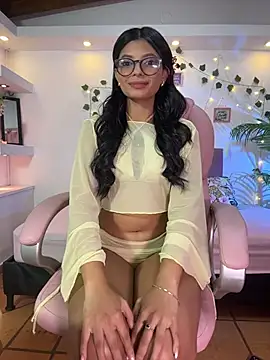 Snapshot of isabel_space chatting on 05/11/26, 02:23 isabel space online show from 05/11/26, 02:23