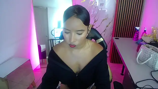 SCARLET ROUSE M online show from 05/12/26, 07:44