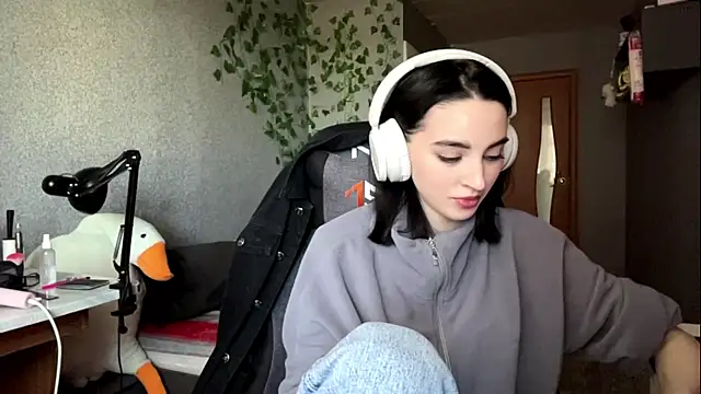 NightFoxxx online show from 06/10/26, 07:40