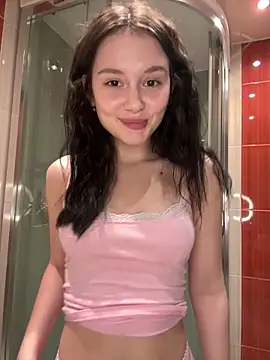 Snapshot of EvaHearts chatting on 05/16/26, 11:14 EvaHearts online show from 05/16/26, 11:14