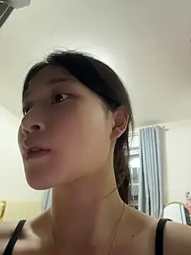 Snapshot of cuteluky18 chatting on 05/21/26, 12:23 cuteluky18 online show from 05/21/26, 12:23