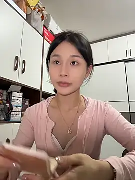Snapshot of cuteluky18 chatting on 05/24/26, 12:10 cuteluky18 online show from 05/24/26, 12:10
