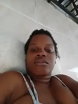 Snapshot of momspretty chatting on 05/15/26, 07:32 momspretty online show from 05/15/26, 07:32