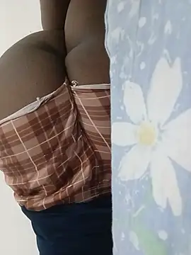 Snapshot of momspretty chatting on 05/18/26, 12:29 momspretty online show from 05/18/26, 12:29