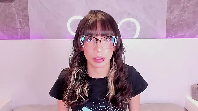 EmiliaBell  online show from 06/17/26, 01:12