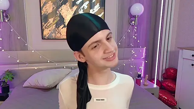 Bimbo boy  online show from 05/18/26, 01:50