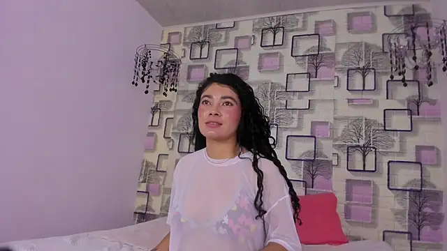 Snapshot of emilly_duque chatting on 05/19/26, 04:19 emilly duque online show from 05/19/26, 04:19
