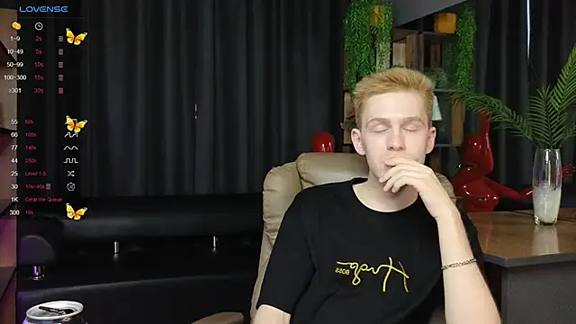 Snapshot of Tommy_CrashXXX chatting on 05/09/26, 12:10 Tommy CrashXXX online show from 05/09/26, 12:10