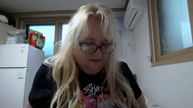 Monalissa729 online show from 05/17/26, 10:22