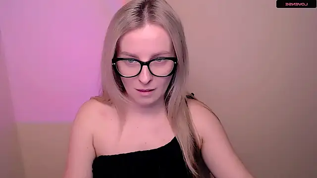 Snapshot of MariaTess_ chatting on 05/12/26, 03:20 MariaTess online show from 05/12/26, 03:20