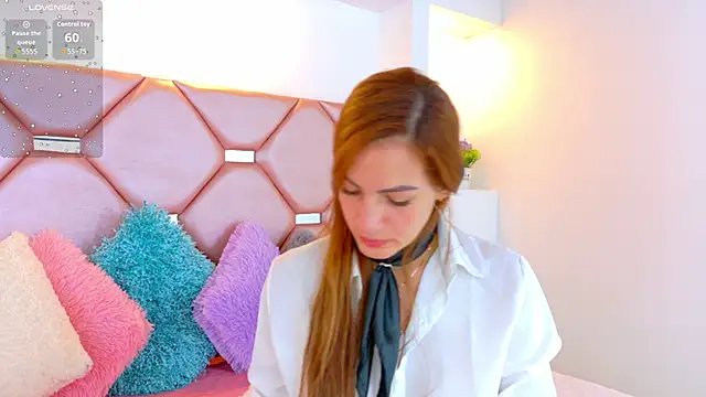 Juliia cruz  online show from 06/05/26, 11:38