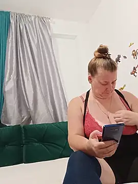 Snapshot of JuliaBestX chatting on 06/28/26, 01:11 JuliaBestX online show from 06/28/26, 01:11