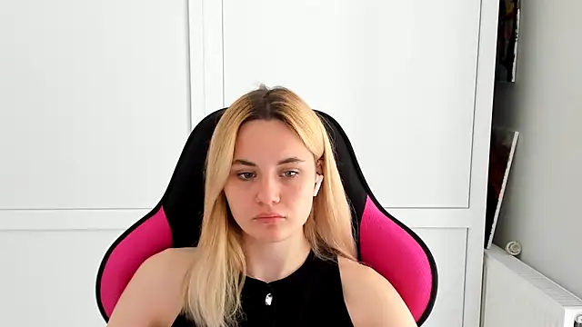 Emma starrs  online show from 05/30/26, 10:12