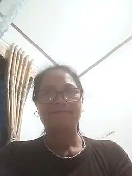 Snapshot of Vieekee chatting on 07/04/26, 10:05 Vieekee online show from 07/04/26, 10:05