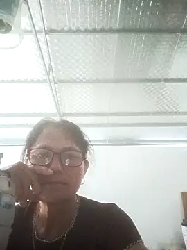 Snapshot of Vieekee chatting on 07/06/26, 11:29 Vieekee online show from 07/06/26, 11:29