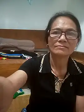 Snapshot of Vieekee chatting on 07/18/26, 10:24 Vieekee online show from 07/18/26, 10:24