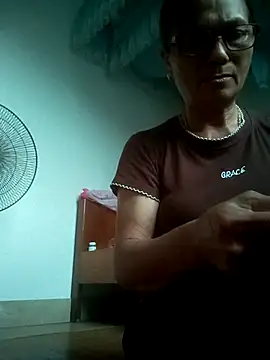 Snapshot of Vieekee chatting on 07/20/26, 10:39 Vieekee online show from 07/20/26, 10:39