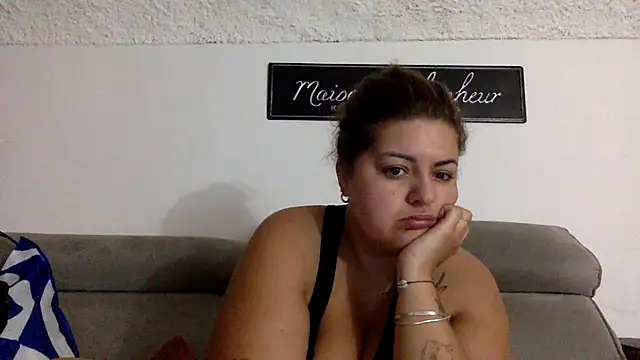 Snapshot of velvelshadow chatting on 08/04/26, 04:04 velvelshadow online show from 08/04/26, 04:04