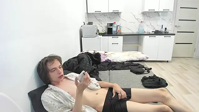 Nolan Sagee online show from 07/04/26, 10:21