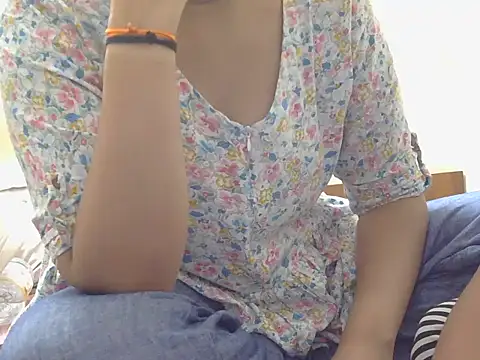 SUZZY LONDON online show from 05/14/26, 03:19