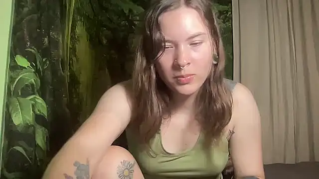 Snapshot of mo0ngoddess chatting on 09/20/25, 02:34 mo0ngoddess online show from 09/20/25, 02:34