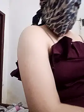 Snapshot of Hot_Niya2 chatting on 05/17/26, 06:48 Hot Niya2 online show from 05/17/26, 06:48