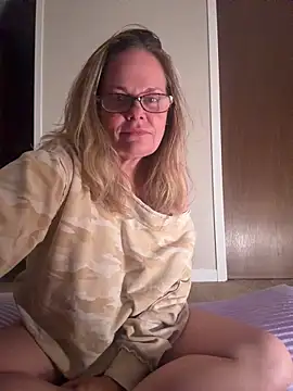 christinamoon0612 online show from 05/19/26, 05:14