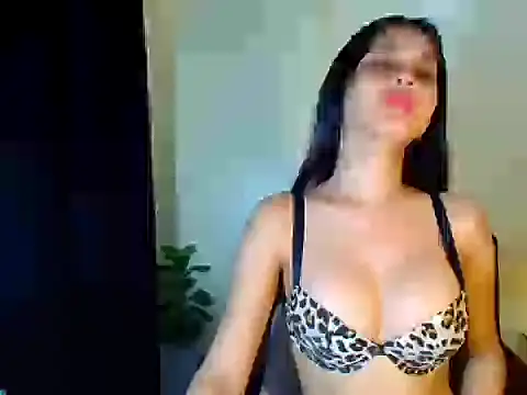 Snapshot of Adrianahearth chatting on 06/18/26, 10:30 Adrianahearth online show from 06/18/26, 10:30