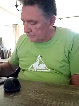 Snapshot of edje59a chatting on 09/15/25, 08:03 edje59a online show from 09/15/25, 08:03