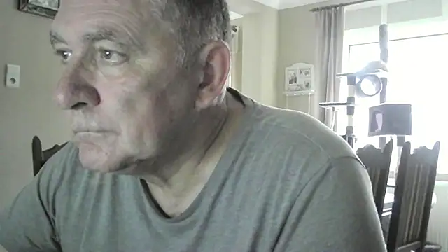 Snapshot of edje59a chatting on 10/10/25, 07:29 edje59a online show from 10/10/25, 07:29