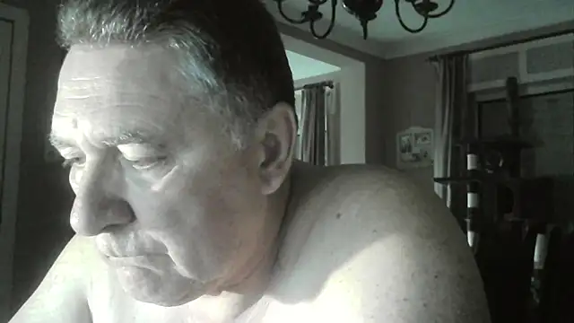 Snapshot of edje59a chatting on 11/04/25, 07:18 edje59a online show from 11/04/25, 07:18