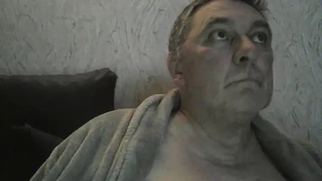 Snapshot of edje59a chatting on 11/20/25, 01:28 edje59a online show from 11/20/25, 01:28