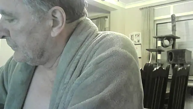 Snapshot of edje59a chatting on 11/27/25, 07:10 edje59a online show from 11/27/25, 07:10