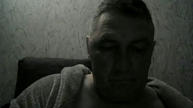 Snapshot of edje59a chatting on 12/17/25, 01:22 edje59a online show from 12/17/25, 01:22