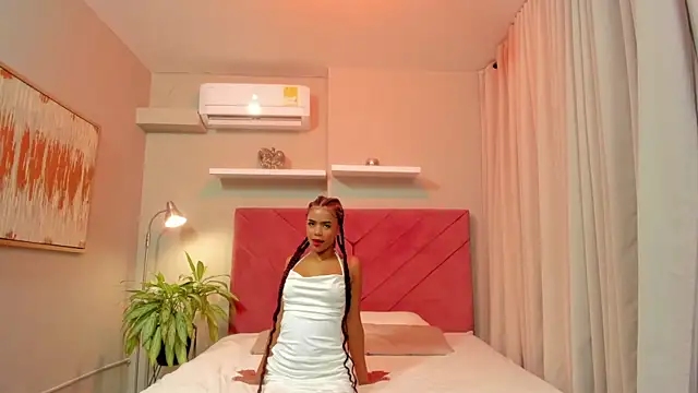 Snapshot of Mia_Velvee chatting on 06/20/26, 01:03 Mia Velvee online show from 06/20/26, 01:03