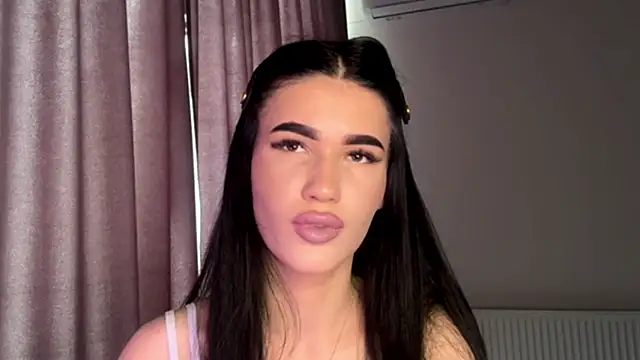 Snapshot of KarieEgge chatting on 05/19/26, 03:51 KarieEgge online show from 05/19/26, 03:51