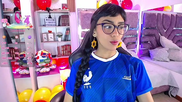 Snapshot of Violett_Gardenn chatting on 06/15/26, 11:12 Violett Gardenn online show from 06/15/26, 11:12
