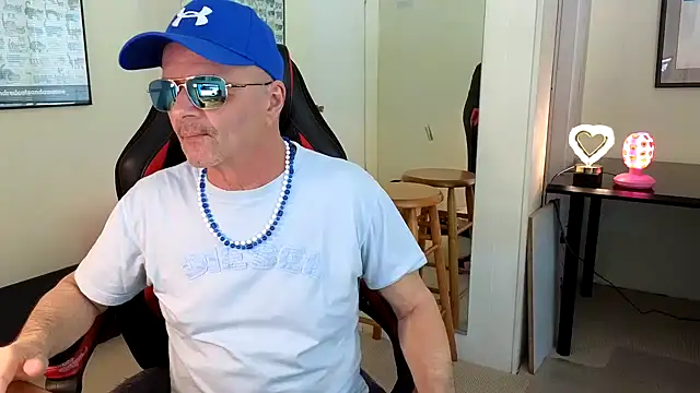 Snapshot of hotdadbod chatting on 01/16/25, 09:40 hotdadbod online show from 01/16/25, 09:40