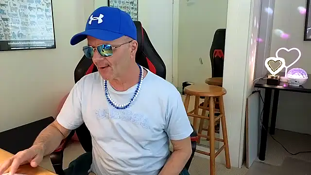 Snapshot of hotdadbod chatting on 01/19/25, 09:23 hotdadbod online show from 01/19/25, 09:23