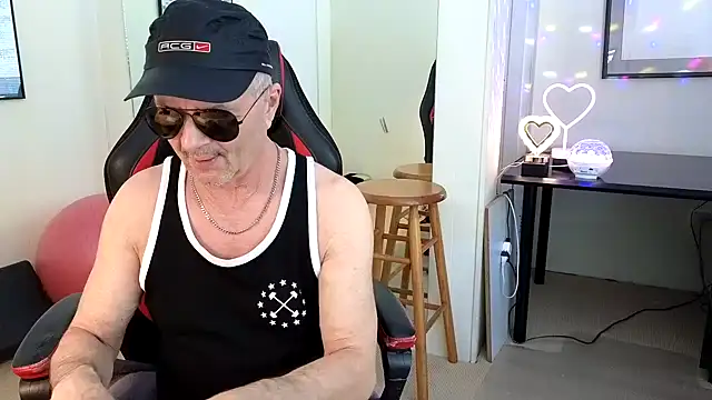 Snapshot of hotdadbod chatting on 01/27/25, 09:33 hotdadbod online show from 01/27/25, 09:33