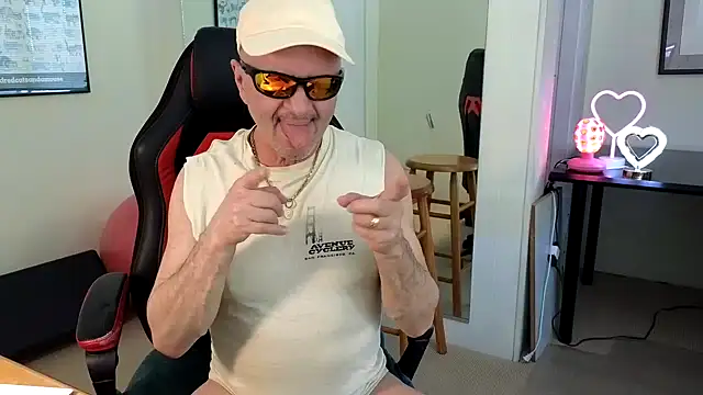 Snapshot of hotdadbod chatting on 02/05/25, 09:40 hotdadbod online show from 02/05/25, 09:40