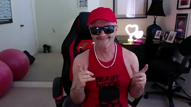 Snapshot of hotdadbod chatting on 02/26/25, 09:48 hotdadbod online show from 02/26/25, 09:48