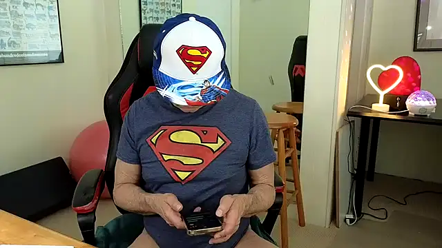 Snapshot of hotdadbod chatting on 03/04/25, 09:32 hotdadbod online show from 03/04/25, 09:32