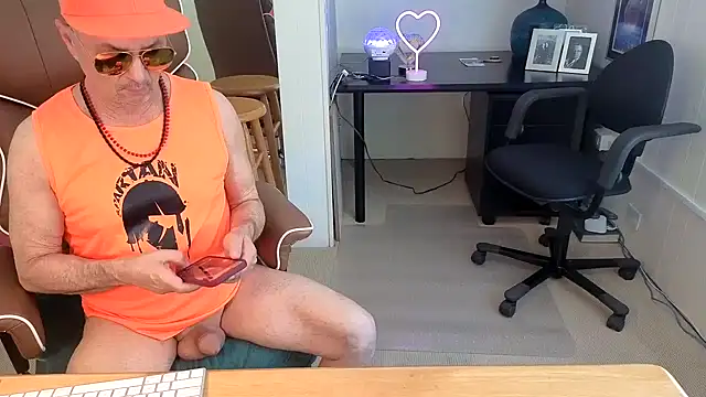 Snapshot of hotdadbod chatting on 02/02/26, 09:24 hotdadbod online show from 02/02/26, 09:24