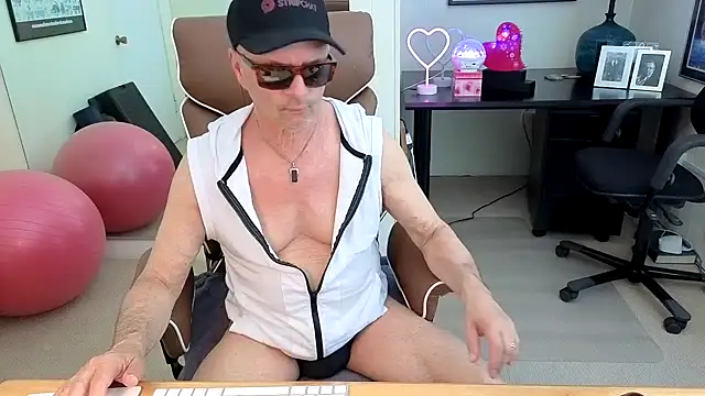 hotdadbod online show from 06/12/26, 09:35