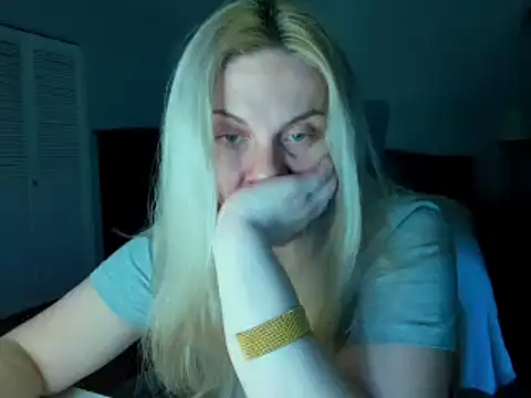 Snapshot of Laviora chatting on 05/13/26, 03:48 Laviora online show from 05/13/26, 03:48